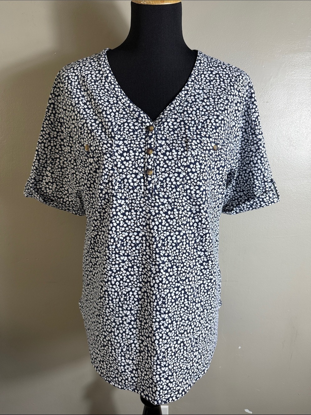 Croft & Barrow Women’s Navy & White Floral Henley Shirt Sz XL NWT